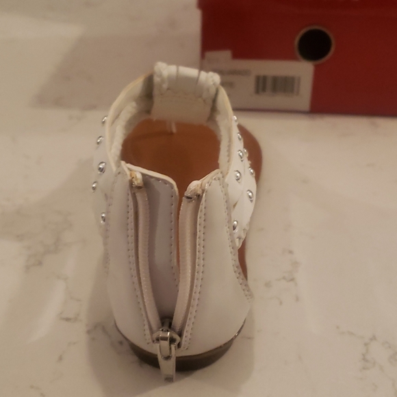 Scandals - Picture 3 of 3